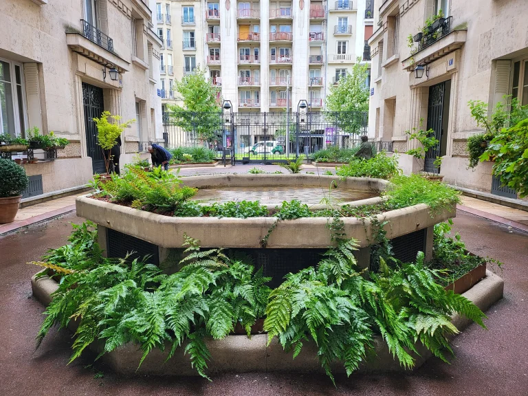 Aménagement par Miroardo d'un jardin de copropriété situé Square Gouvion-Saint-Cyr dans le 17e arrondissement à Paris.