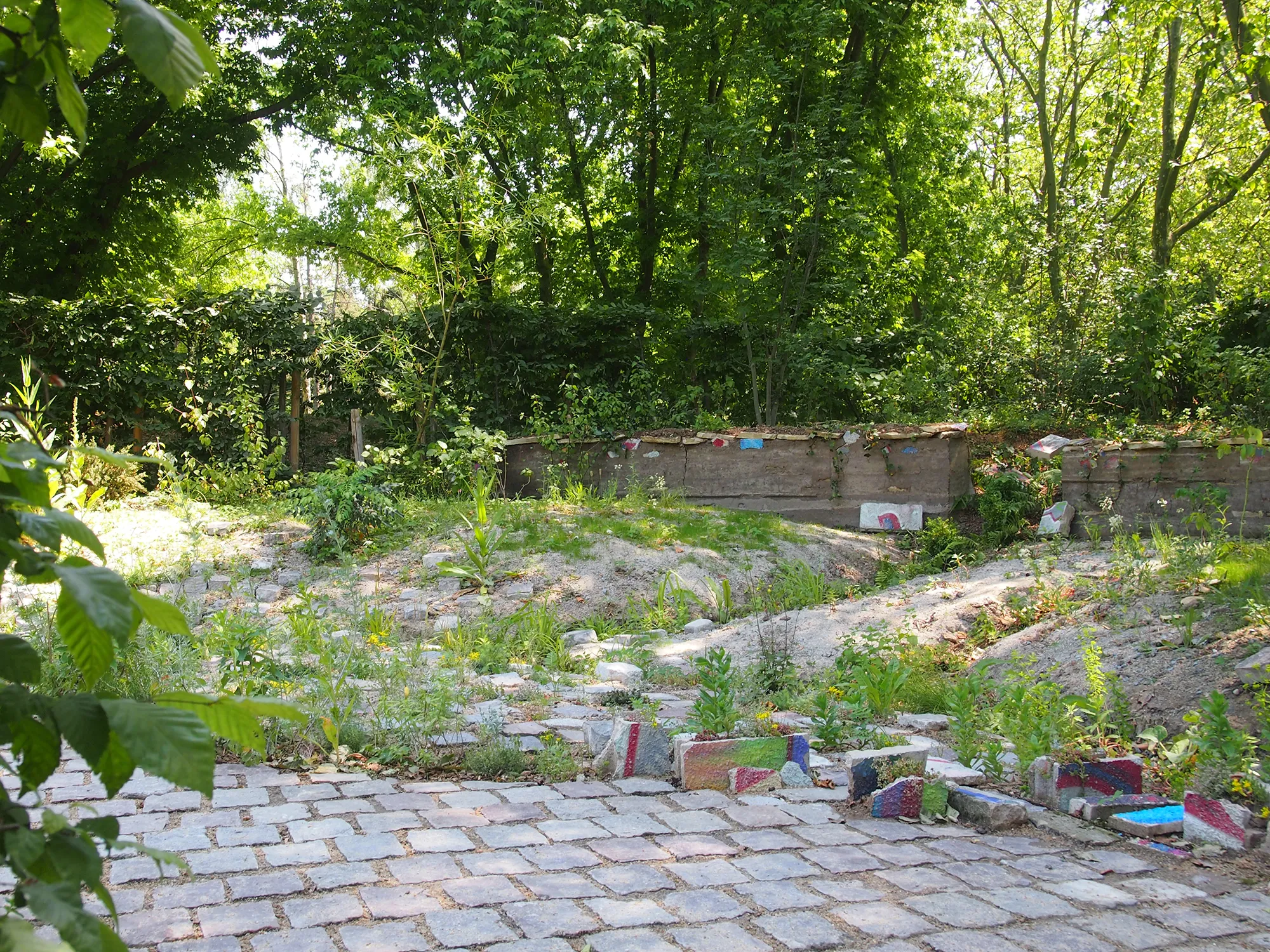 Vue du jardin éphémère réalisé dans le cadre du Festival international des jardins "Hors les murs" au parc de La Villette à Paris.