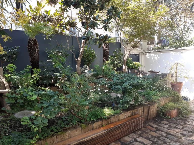 Aménagement par Miroardo d'un jardin privé situé quartier La Mouzaia dans le 19e arrondissement de Paris.