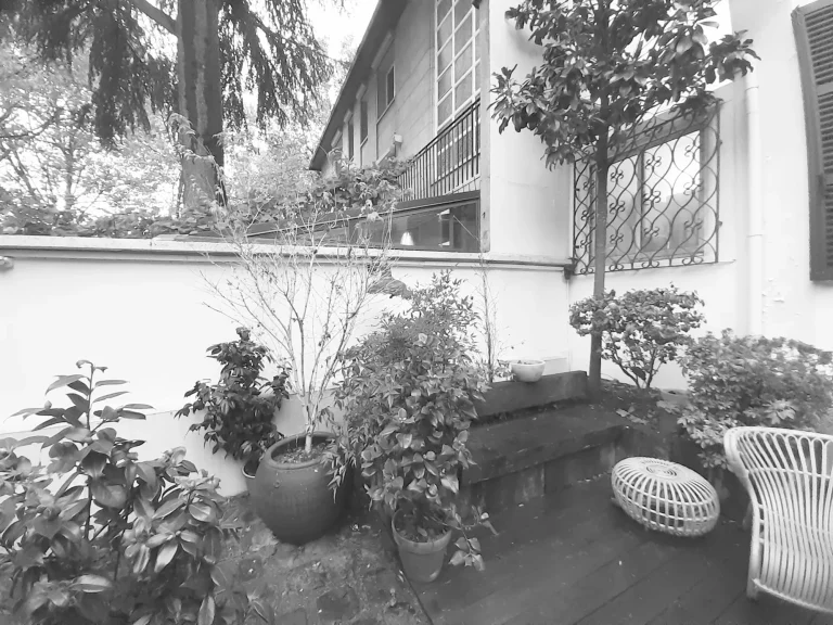 Avant l'aménagement par Miroardo d'un jardin privé situé quartier La Mouzaia dans le 19e arrondissement de Paris.