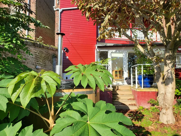 Jardin privé au Tréport à Mers-les-Bains en Seine-Maritime après l'aménagement paysager par l'équipe de Miroardo.
